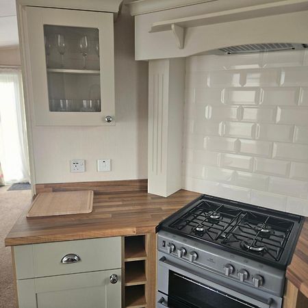 Lytham Luxe 6 Birth Caravan Weeton  Exterior photo