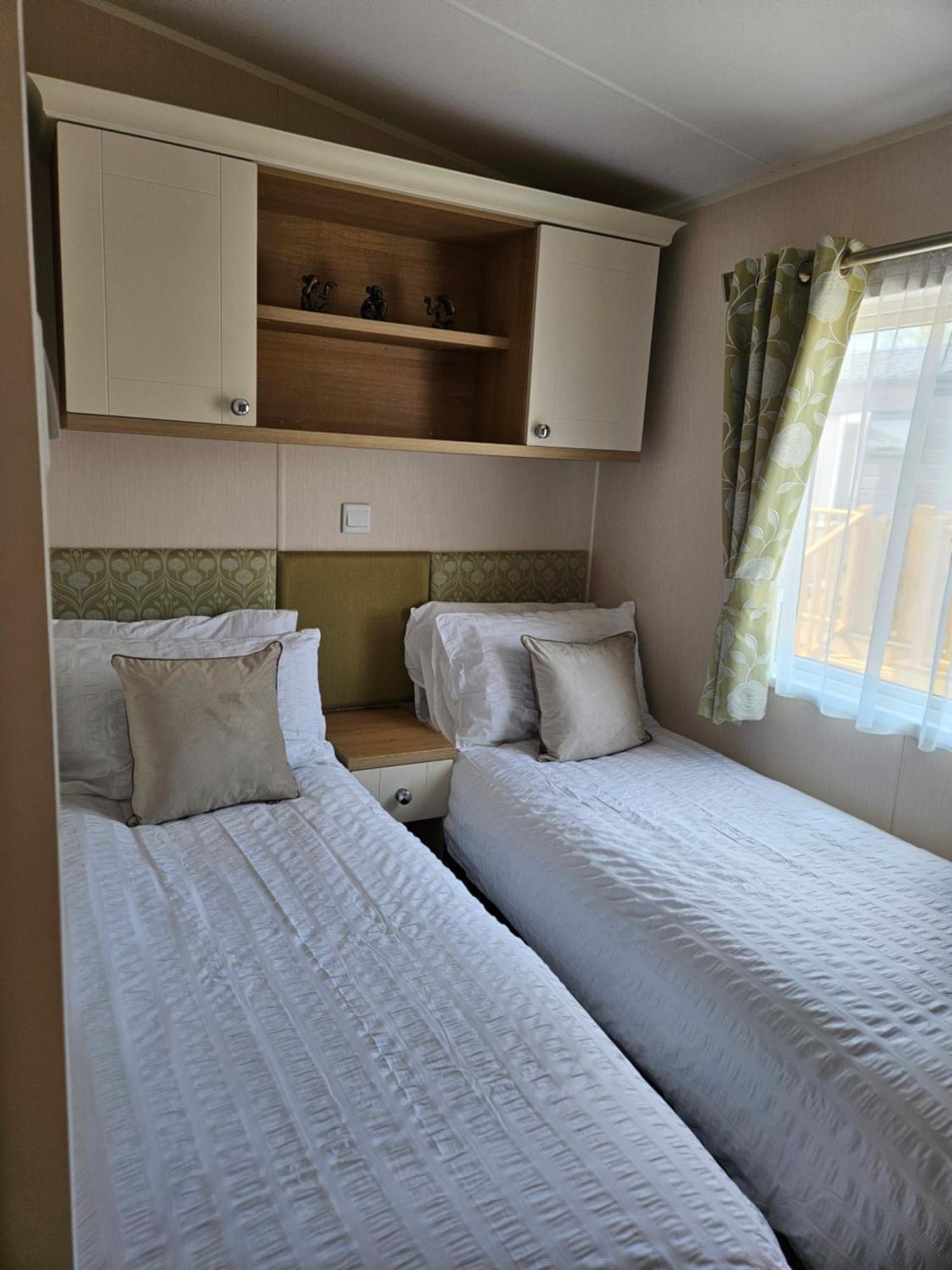 Lytham Luxe 6 Birth Caravan Weeton  Exterior photo