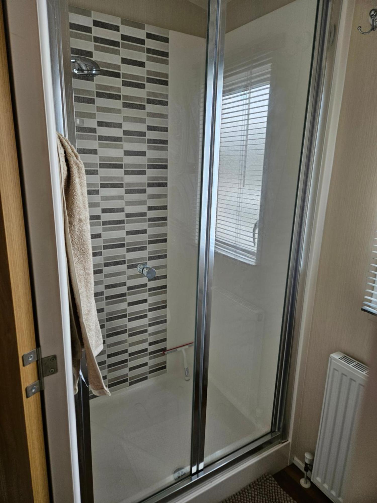 Lytham Luxe 6 Birth Caravan Weeton  Exterior photo